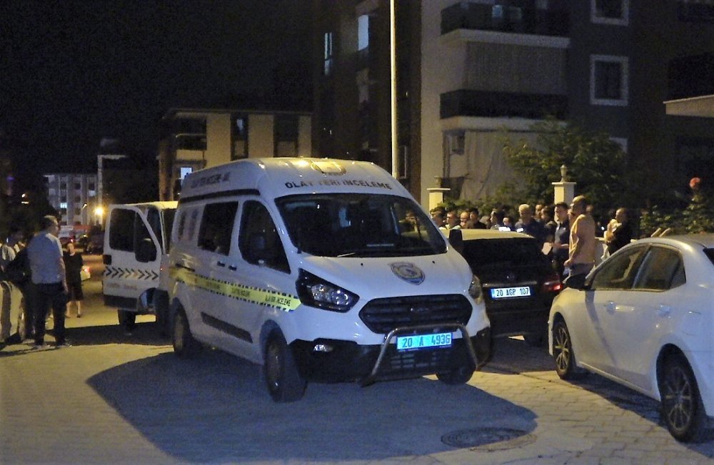 8 aylık bebeğini banyoda yıkarken kalbine yenik düştü