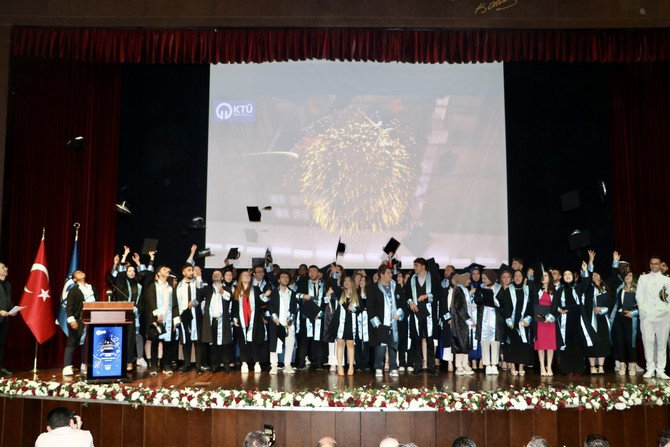 ktude-dereceye-giren-mezun-ogrencilere-plaket-verildi-5.jpg