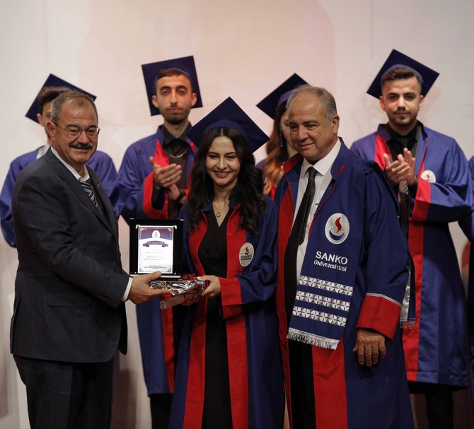 sanko-universitesi-shmyoda-mezuniyet-coskusu-8.jpg