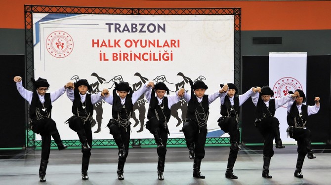 trabzonda-halk-oyunlari-il-birinciligi-yapildi-1.jpg