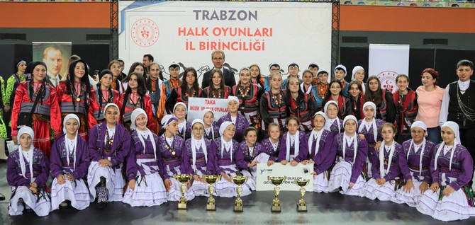 trabzonda-halk-oyunlari-il-birinciligi-yapildi-4.jpg
