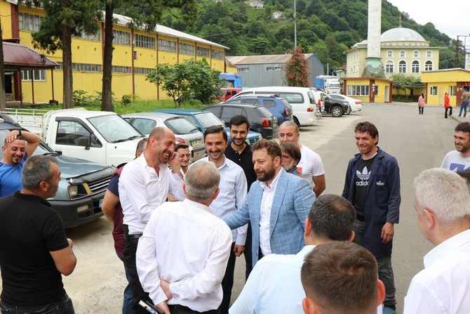 ak-parti-rize-milletvekili-muhammed-avci-cayeli-ilcesindeki-2-fabrikada-caykur-mevsimlik-iscileriyle-bir-araya-gelerek-sorularini-cevaplandirdi-10.jpg