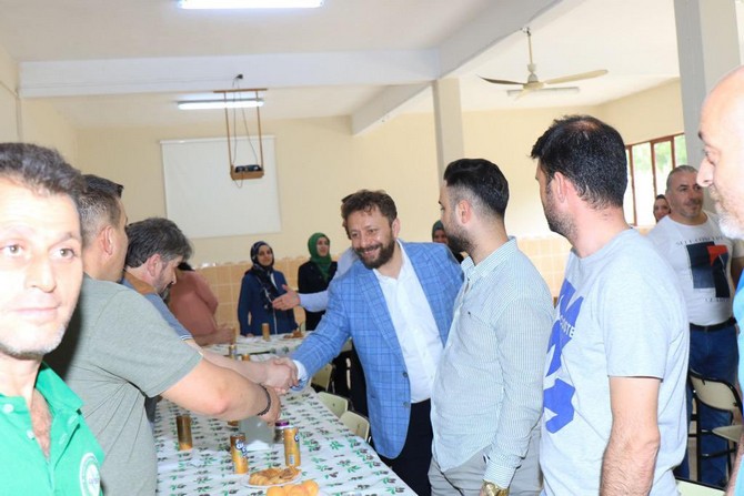 ak-parti-rize-milletvekili-muhammed-avci-cayeli-ilcesindeki-2-fabrikada-caykur-mevsimlik-iscileriyle-bir-araya-gelerek-sorularini-cevaplandirdi-12.jpg
