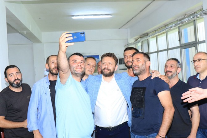 ak-parti-rize-milletvekili-muhammed-avci-cayeli-ilcesindeki-2-fabrikada-caykur-mevsimlik-iscileriyle-bir-araya-gelerek-sorularini-cevaplandirdi-3.jpg