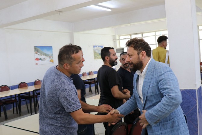 ak-parti-rize-milletvekili-muhammed-avci-cayeli-ilcesindeki-2-fabrikada-caykur-mevsimlik-iscileriyle-bir-araya-gelerek-sorularini-cevaplandirdi-7.jpg
