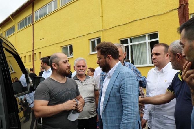 ak-parti-rize-milletvekili-muhammed-avci-cayeli-ilcesindeki-2-fabrikada-caykur-mevsimlik-iscileriyle-bir-araya-gelerek-sorularini-cevaplandirdi-9.jpg