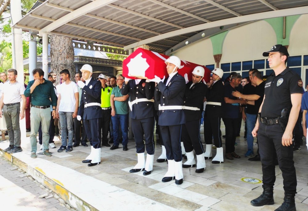 Kazadan 8 yıl sonra hayatını kaybeden polis, son yolculuğuna uğurlandı