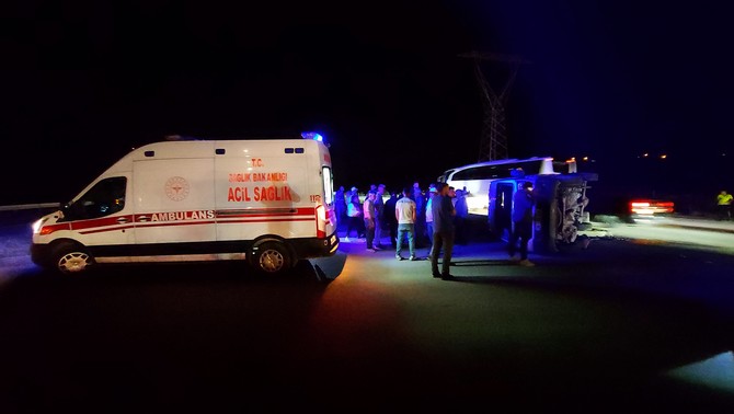 amasyanin-gumushacikoy-ilcesinde-meydana-gelen-trafik-kazasinda-17-kisi-yaralandi-1.jpg