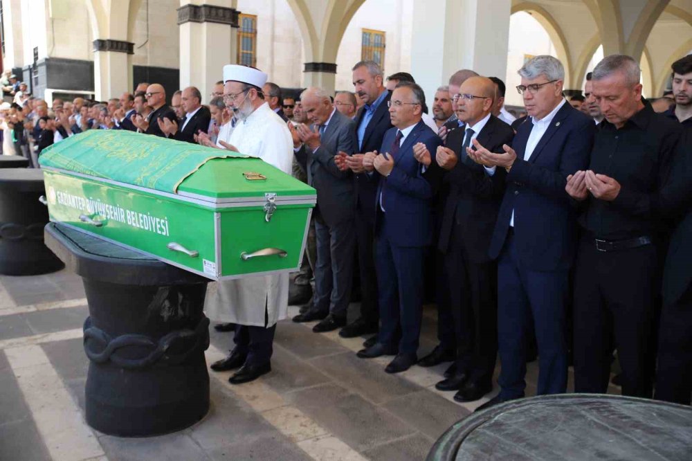 Fatma Şahin’in babası Mustafa Kıymık son yolculuğuna uğurlandı