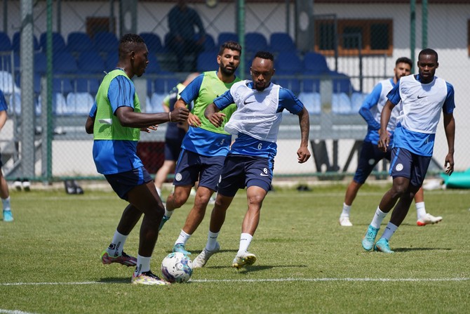caykur-rizespor-erzurumda-yeni-sezon-hazirliklarina-devam-ediyor-11.jpg