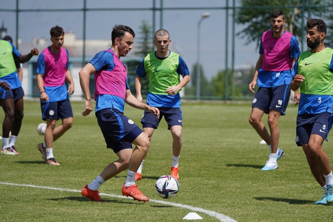 caykur-rizespor-erzurumda-yeni-sezon-hazirliklarina-devam-ediyor-8.jpg