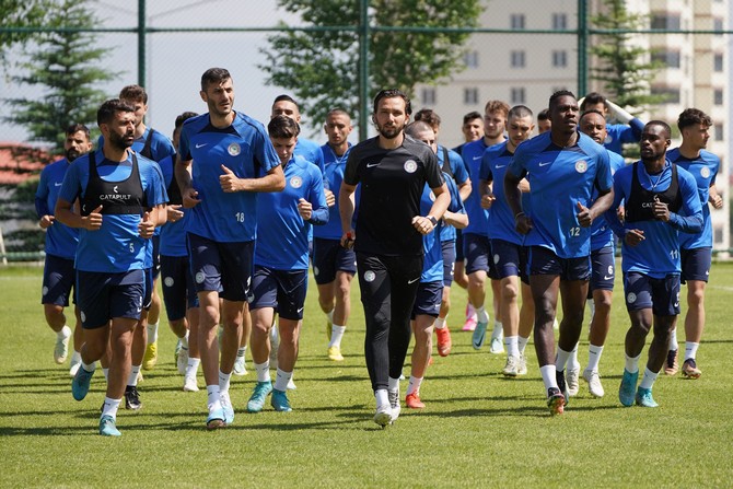 caykur-rizespor-erzurumda-yeni-sezon-hazirliklarina-devam-ediyor-9.jpg