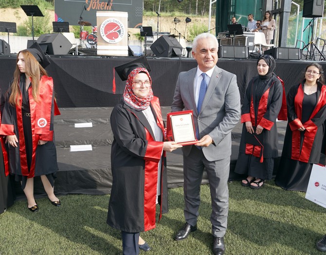 kastamonu-universitesinin-en-yasli-ogrencileri-dereceyle-mezun-oldu-11.jpg