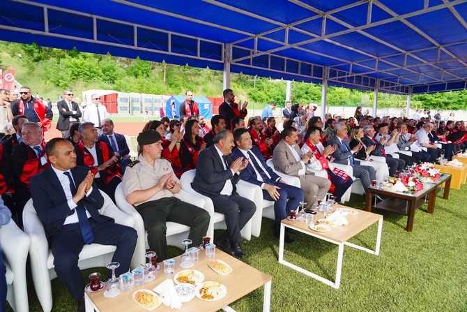kastamonu-universitesinin-en-yasli-ogrencileri-dereceyle-mezun-oldu-8.jpg
