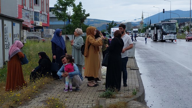 rize-yolcu-otobusu-dugune-gidenleri-tasiyan-otobuse-arkadan-carpti-6-yarali-7.jpg