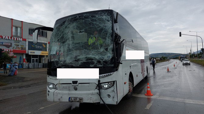 rize-yolcu-otobusu-dugune-gidenleri-tasiyan-otobuse-arkadan-carpti-6yarali.jpg