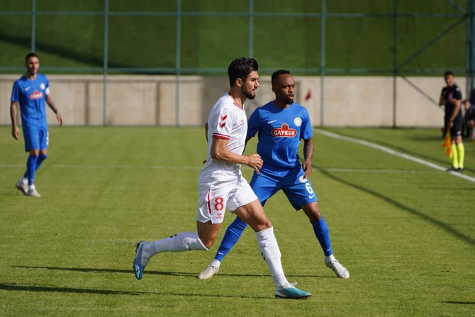 aykur-rizespor-erzurum-kampinda-oynadigi-ilk-hazirlik-macinda-yilport-samsunspora-1-0-maglup-oldu-6.jpg