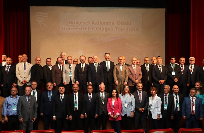 yok-baskani-erol-ozvar-recep-tayyip-erdogan-universitesi-rizede-3.jpg
