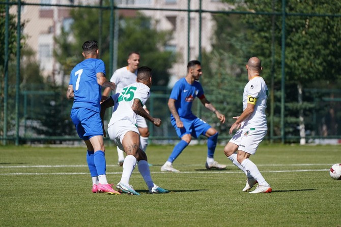 caykur-rizespor-hazirlik-macinda-alanyaspora-3-1-kaybetti-7.jpg