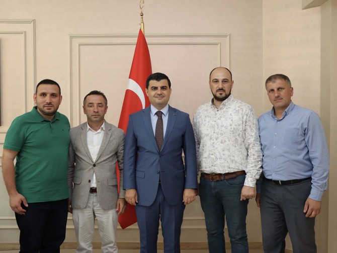 yesilay-rize-subesi-baskani-selcuk-besikci-ve-yonetim-kurulu-uyeleri-vali-vekili-gulhani-ozan-sariyi-ziyaret-etti-2.jpg