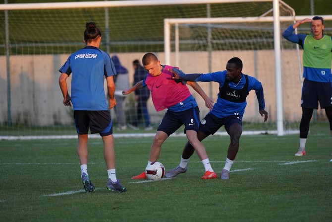 caykur-rizespor-yeni-sezon-ikinci-etap-hazirlik-kampi-calismalarina-erzurumda-basladi-1.jpg