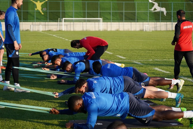caykur-rizespor-yeni-sezon-ikinci-etap-hazirlik-kampi-calismalarina-erzurumda-basladi-4.jpg
