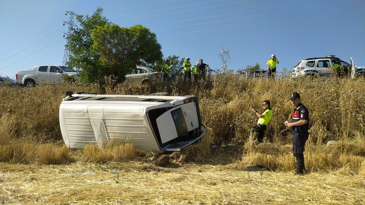 Adıyaman'da Servis Minibüsü Şarampole Devrildi; 7 Yaralı