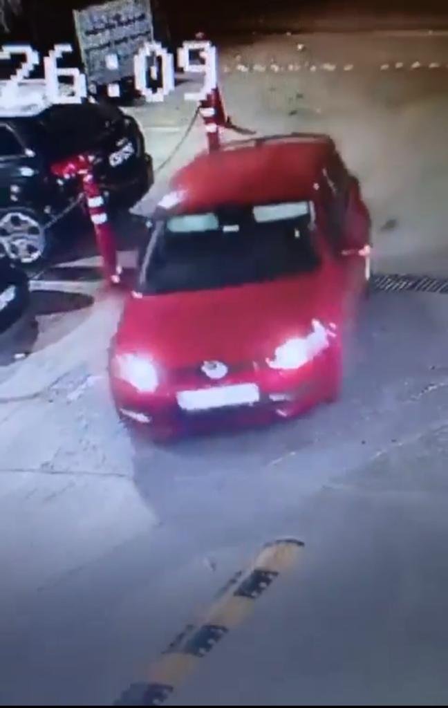 Kağıthane'de Eğilerek Otomobili Çalma Girişimi Kamerada