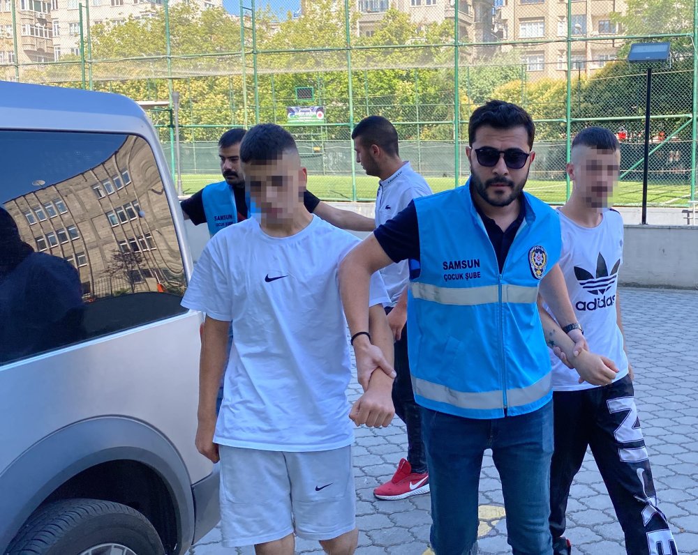 Otomobilin Lastiklerini Kesip, Sahibini Bıçaklayan 3 Şüpheli Yakalandı