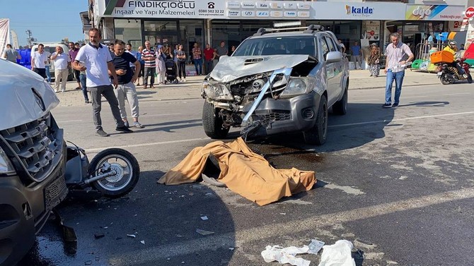 duzcede-baba-ve-2-cocugunun-bulundugu-motosiklete-once-kamyonet-sonra-minibus-carpti-kazada-baba-adem-er-hayatini-kaybederken-cocuklari-yagmur-9-ve-muhammet-erdal-er-4-agir-yaralandi.jpg