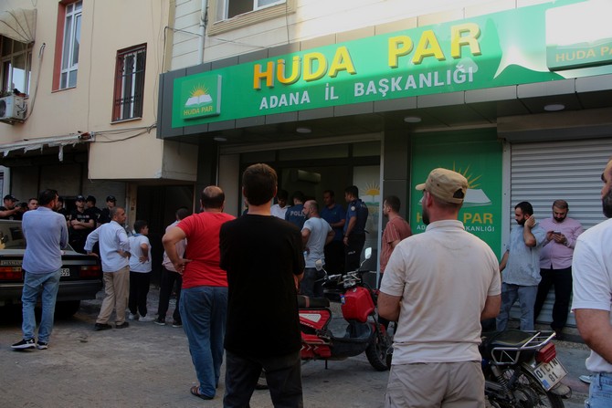 huda-par-adana-il-baskanligi-binasina-bicakli-saldiri-il-baskani-yaralandi-il-sekreteri-oldu-1.jpg