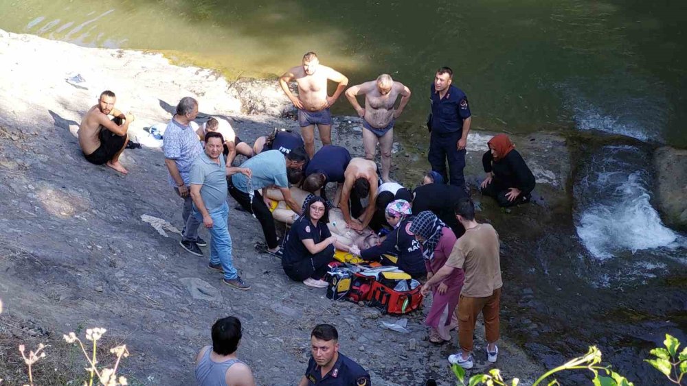 Derede can pazarı: Üniversite öğrencisinin duran kalbi için sağlık personeli seferber oldu