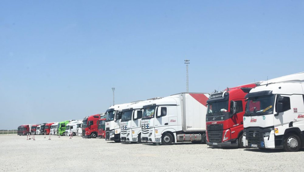 Tır Dorsesine Binen 4 Kaçak Göçmen Havasızlıktan Hayatını Kaybetti