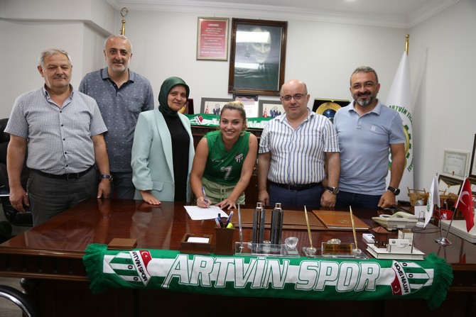 artvinspor-kadin-voleybol-takimi-8-oyuncu-ile-sozlesme-imzaladi-4.jpg