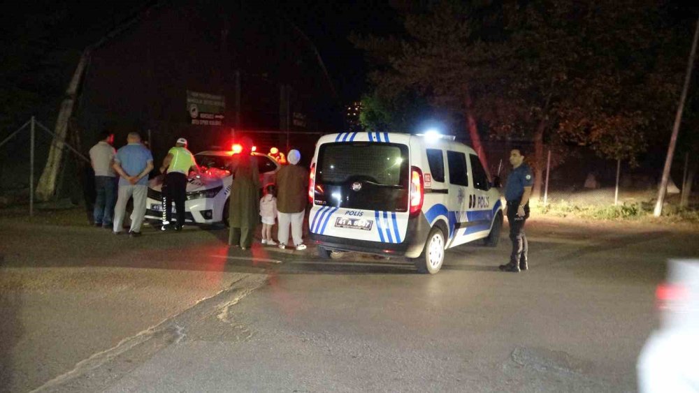 Yasa dışı kesici alet satmaktan aranan şahıs trafik uygulama noktasında yakalandı