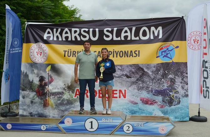 akarsu-slalom-turkiye-sampiyonasi-yarislari-rizenin-ardesen-ilcesinde-yapildi-5-002.jpg