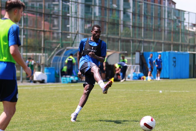 caykur-rizespor-antrenmani-1.jpg