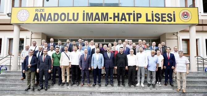 milli-egitim-bakani-prof-dr-yusuf-tekin-rizedeki-programi-kapsaminda-1988-yilinda-mezun-oldugu-rize-anadolu-imam-hatip-lisesini-ziyaret-etti-5.jpg
