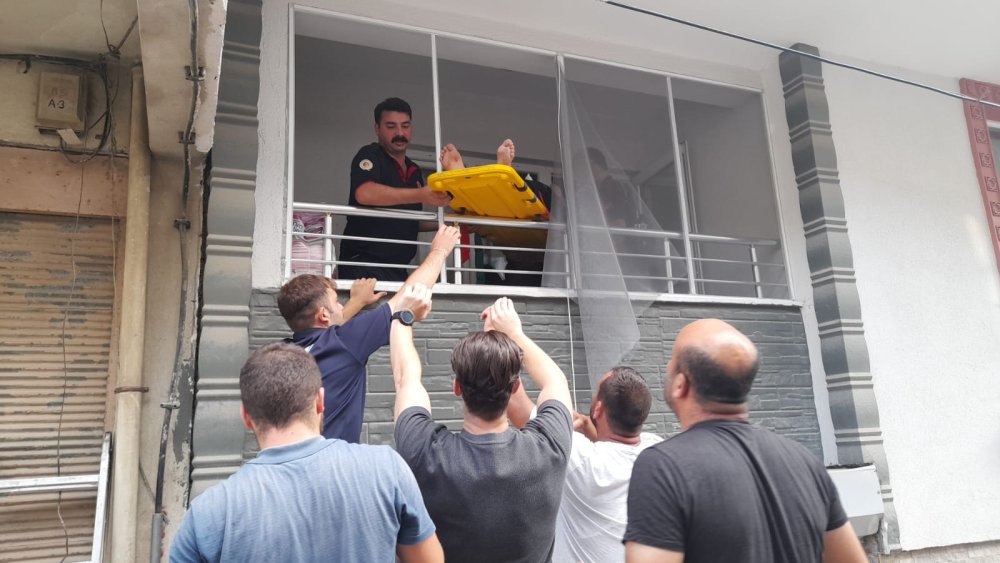 Çatıdan Havalandırma Boşluğuna Düşen Çocuk Ağır Yaralandı