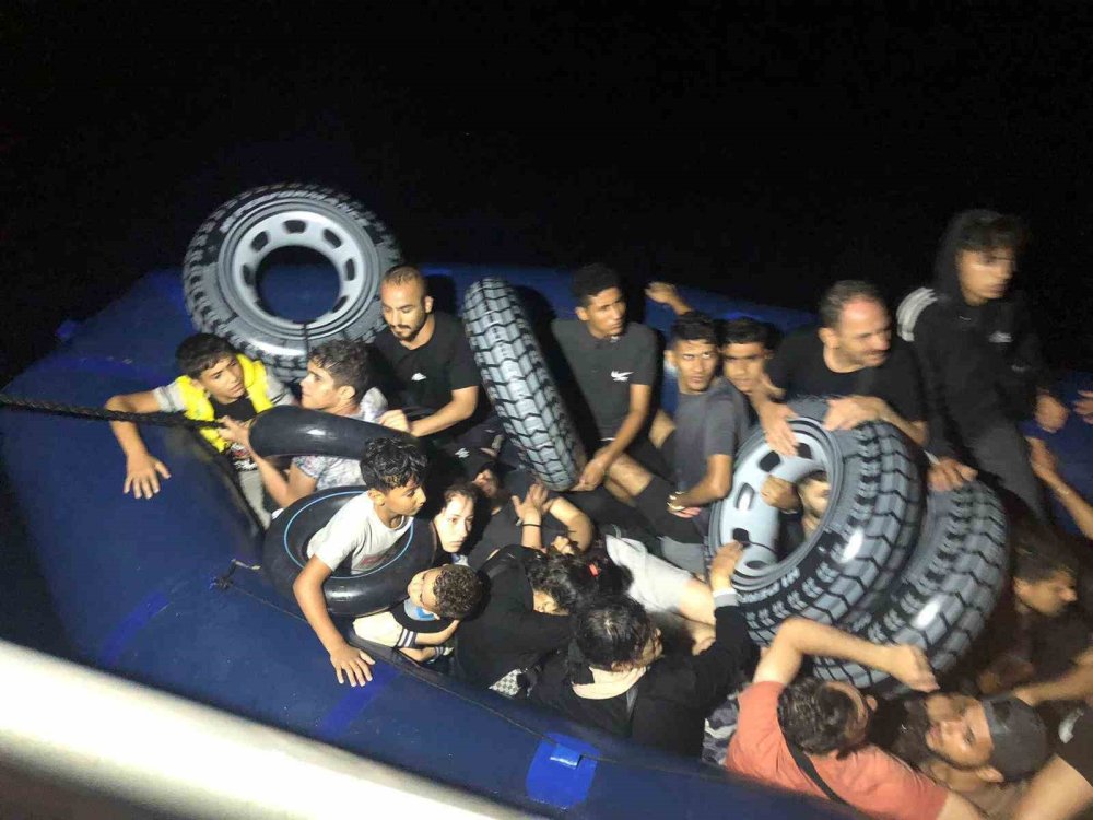 49 düzensiz göçmen yakalandı, 2’si kurtarıldı