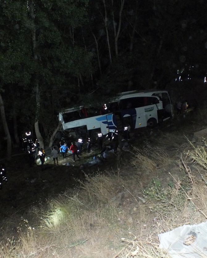 yozgatta-sarampole-dusen-yolcu-otobusundeki-12-kisi-oldu-19-kisi-yaralandi-3.jpg