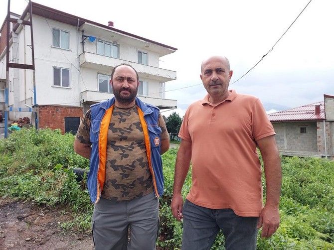 rizenin-cayeli-ilcesinde-siddetli-yagis-sonrasi-bosaltilan-bina-sakinleri-yasadiklari-o-anlari-anlatti-2.jpg