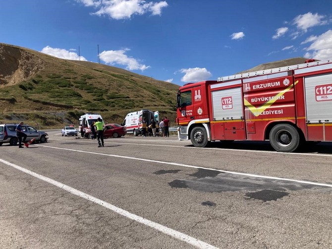erzurum-bayburt-karayolunda-kaza-4u-agir-8-yarali-4.jpg