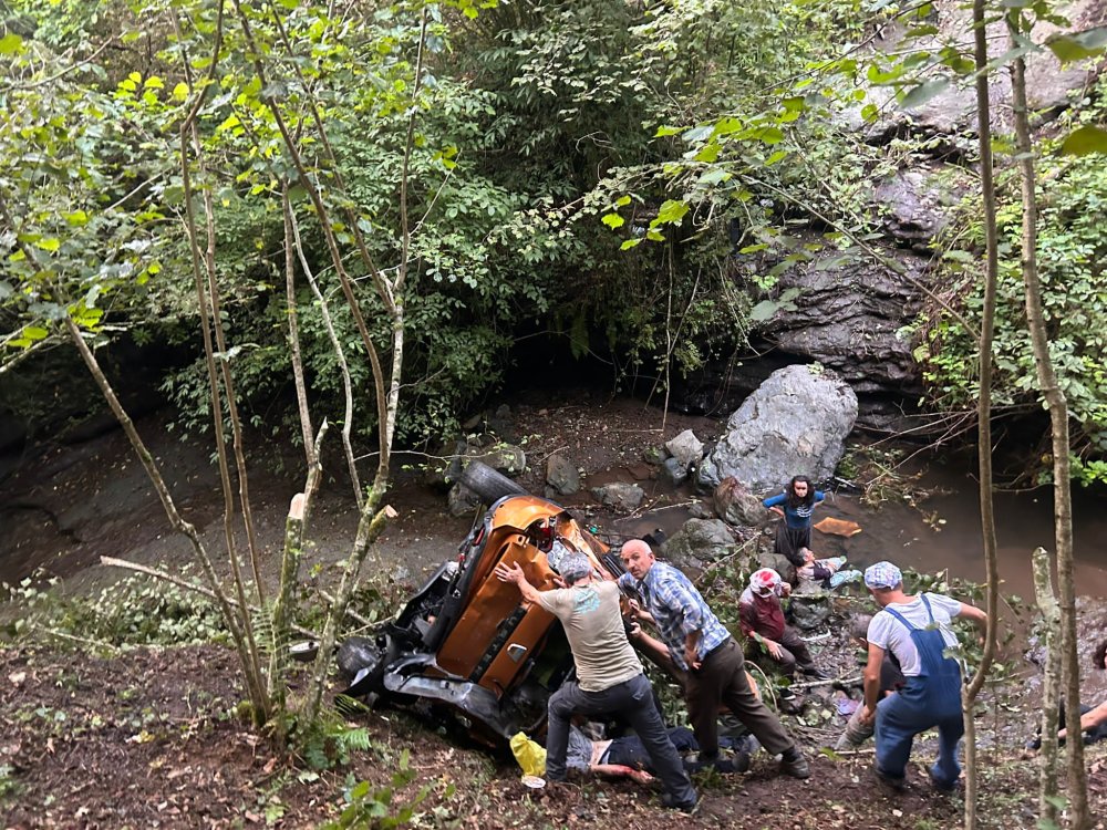 Giresun'da Otomobil, Dereye Uçtu; 1 Ölü, 3 Yaralı