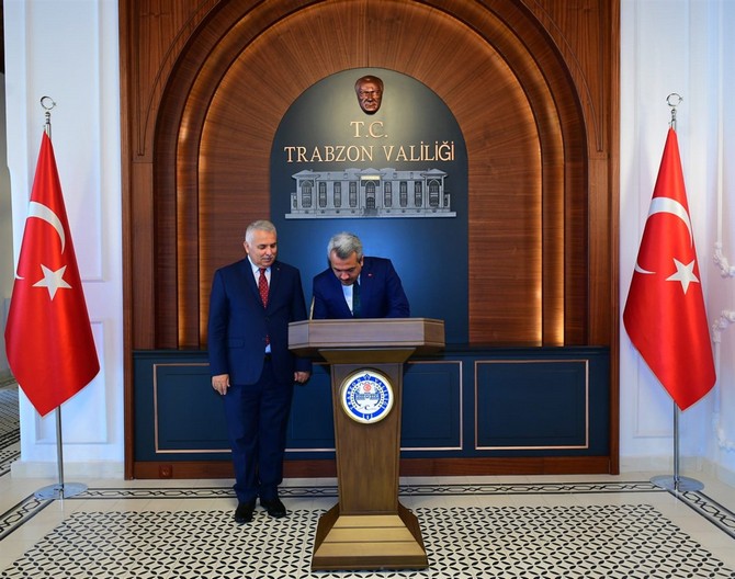 rize-valisi-ihsan-selim-baydas-trabzon-valiligine-atanan-aziz-yildirimi-ziyaret-etti-4.jpg