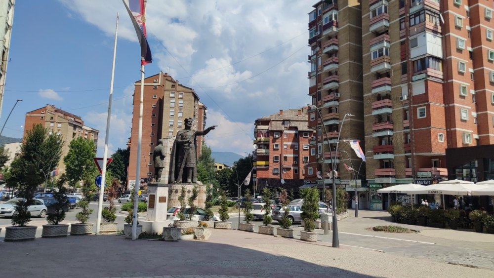 Türk komandoları Kosova’da 38 derece sıcağın altında nöbete devam ediyor