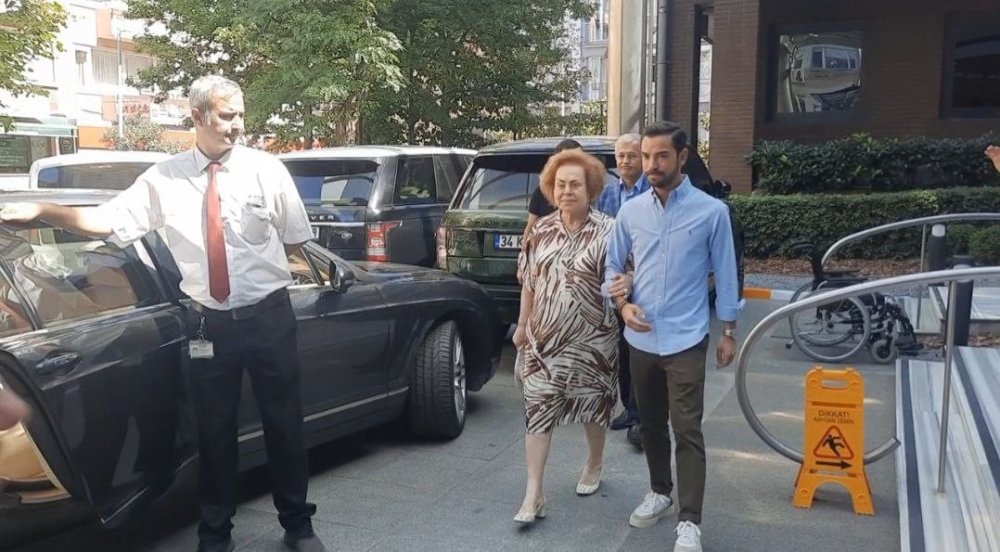 Tekne kazasında yaralanan Ali ve Vuslat Sabancı çiftini yakınları hastanede ziyaret etti