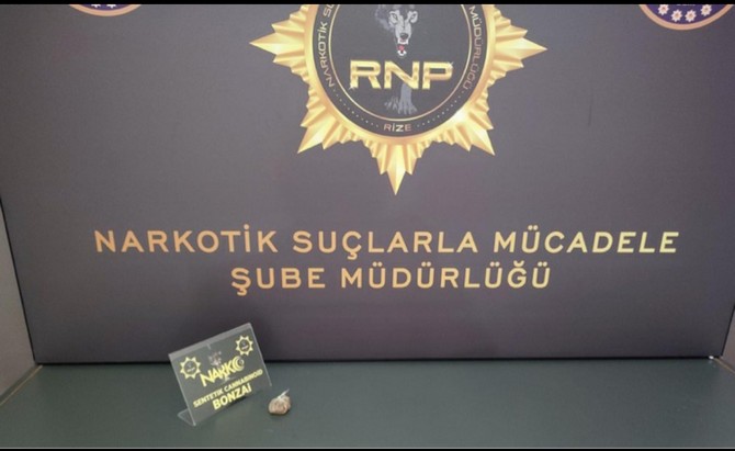 rizede-polis-ekiplerince-uyusturucu-ve-uyarici-madde-imal-ve-ticaretinde-bulunanlara-yonelik-operasyonda-11-kisi-hakkinda-adli-islem-yapildigi-bildirildi-1.jpg