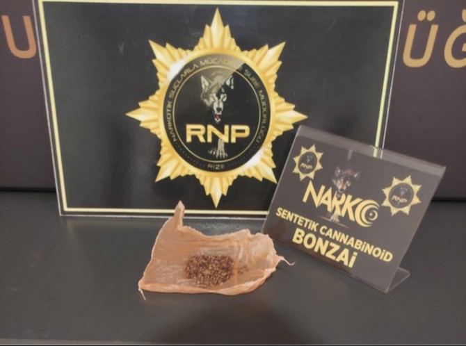 rizede-polis-ekiplerince-uyusturucu-ve-uyarici-madde-imal-ve-ticaretinde-bulunanlara-yonelik-operasyonda-11-kisi-hakkinda-adli-islem-yapildigi-bildirildi-2.jpg