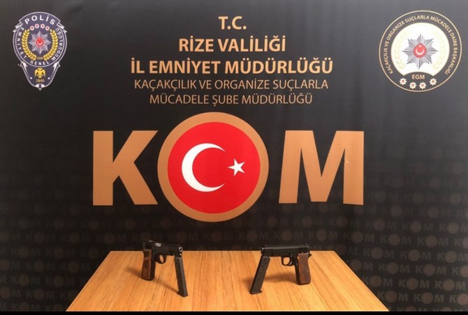rizede-polis-ekiplerince-uyusturucu-ve-uyarici-madde-imal-ve-ticaretinde-bulunanlara-yonelik-operasyonda-11-kisi-hakkinda-adli-islem-yapildigi-bildirildi-3.jpg